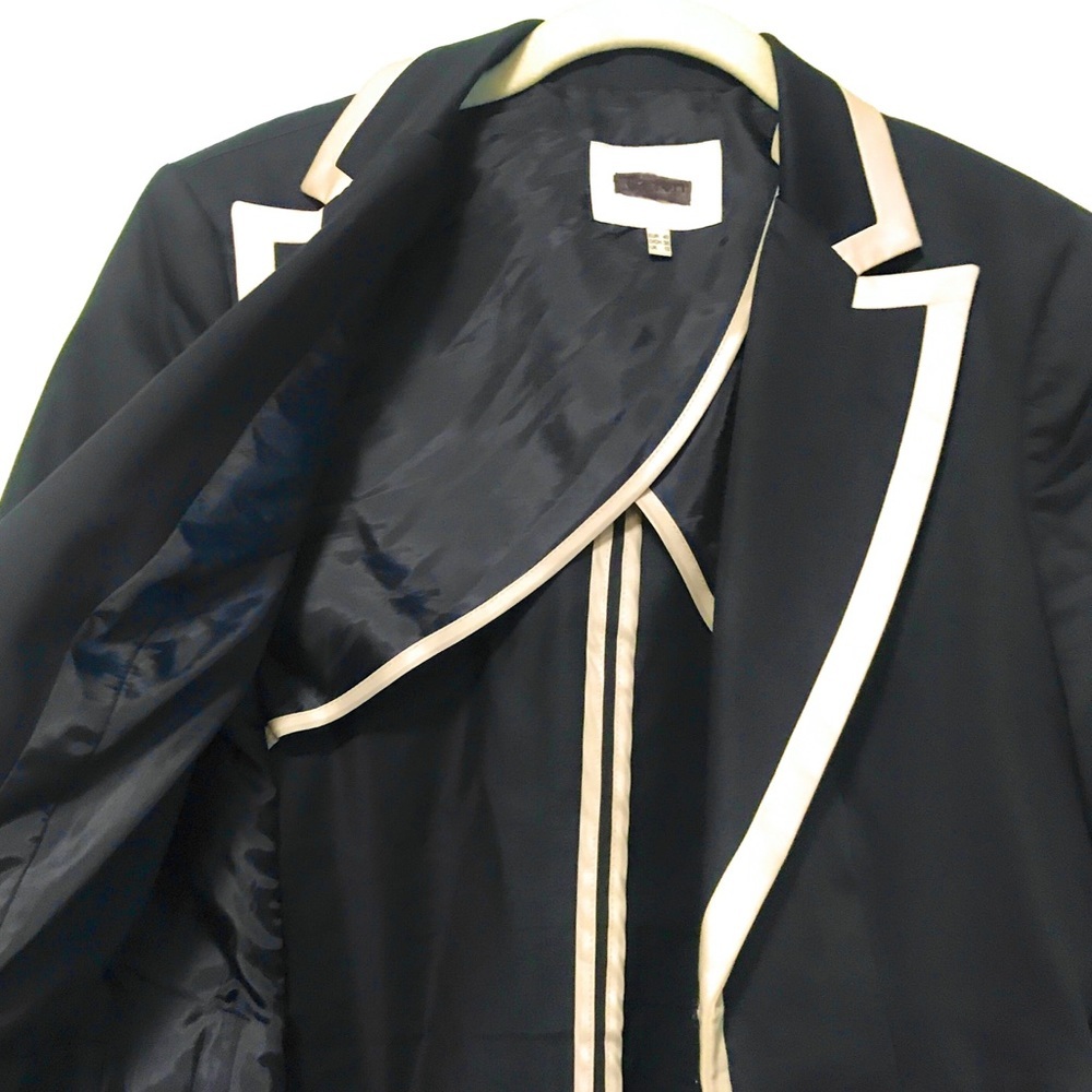 Navy Fitted Blazer Jacket with Cream Trimming Size: S - Picture 5 of 6